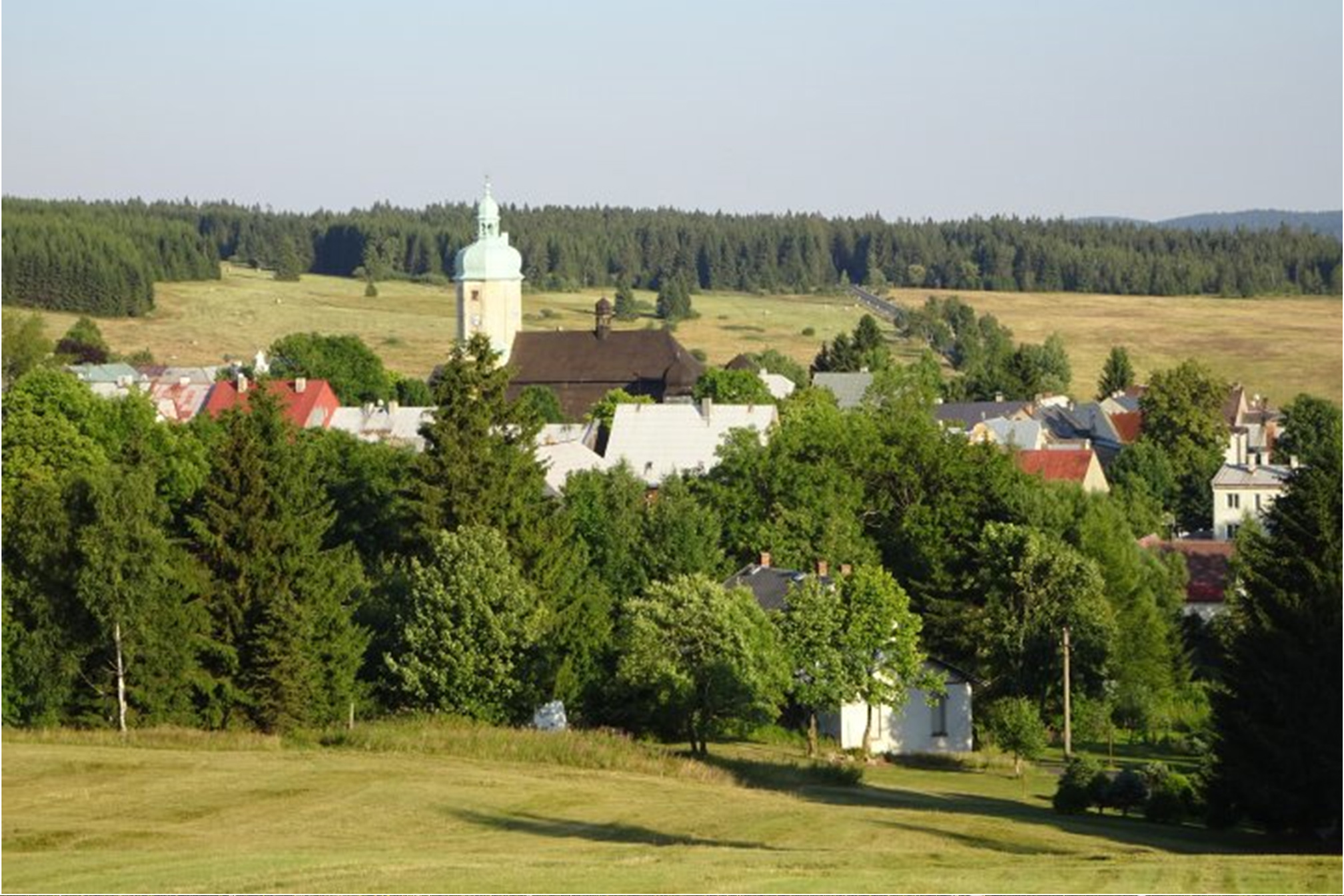 Integrální součástí Krušných hor jsou i menší obce, které dotvářejí jejich charakteristický ráz. Archiv AOPK ČR