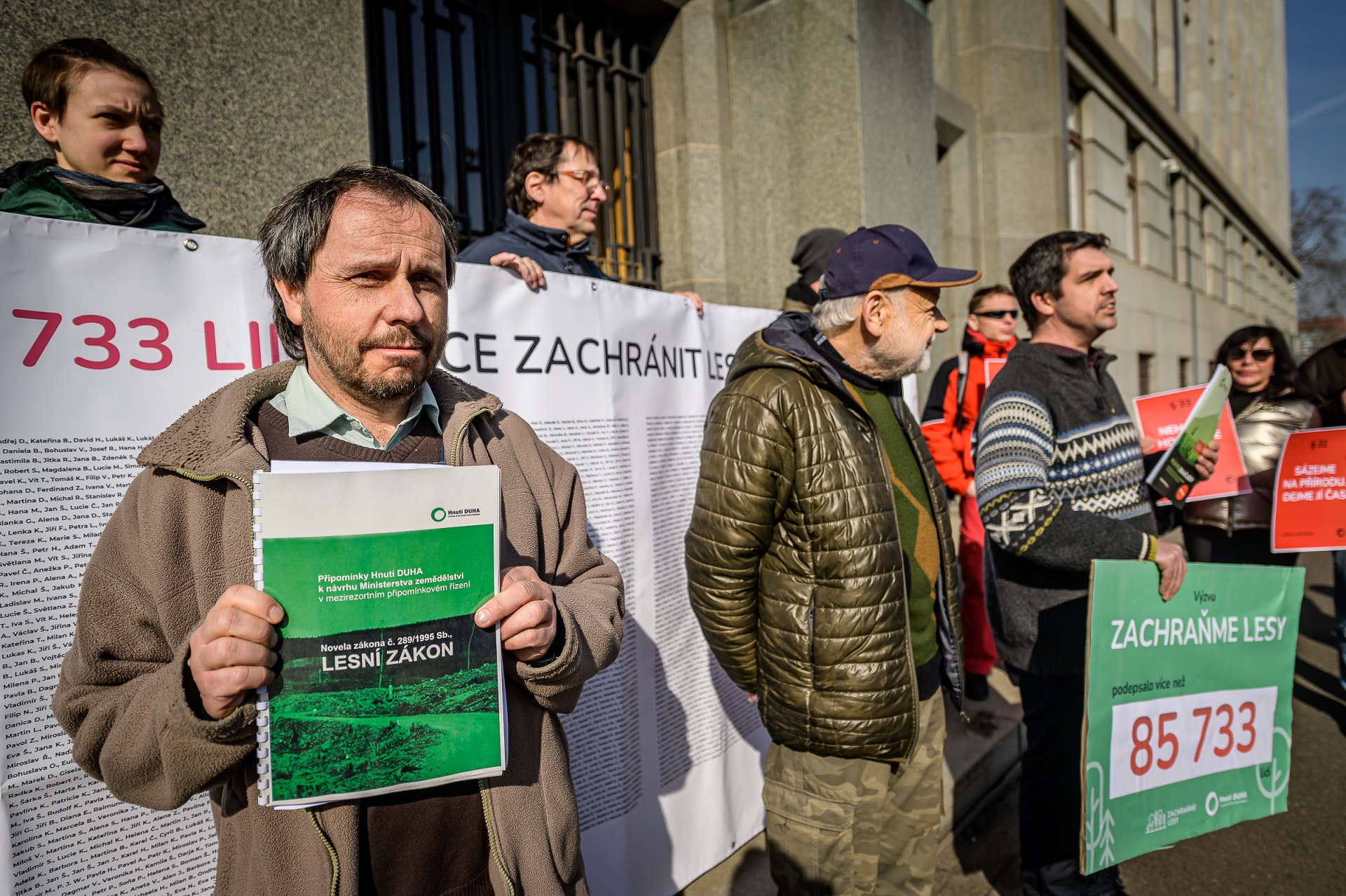 85 733 signatářů z kampaně Zachraňme lesy žádá ministerstvo o lepší lesní zákon. Foto: Petr Zewlak Vrabec