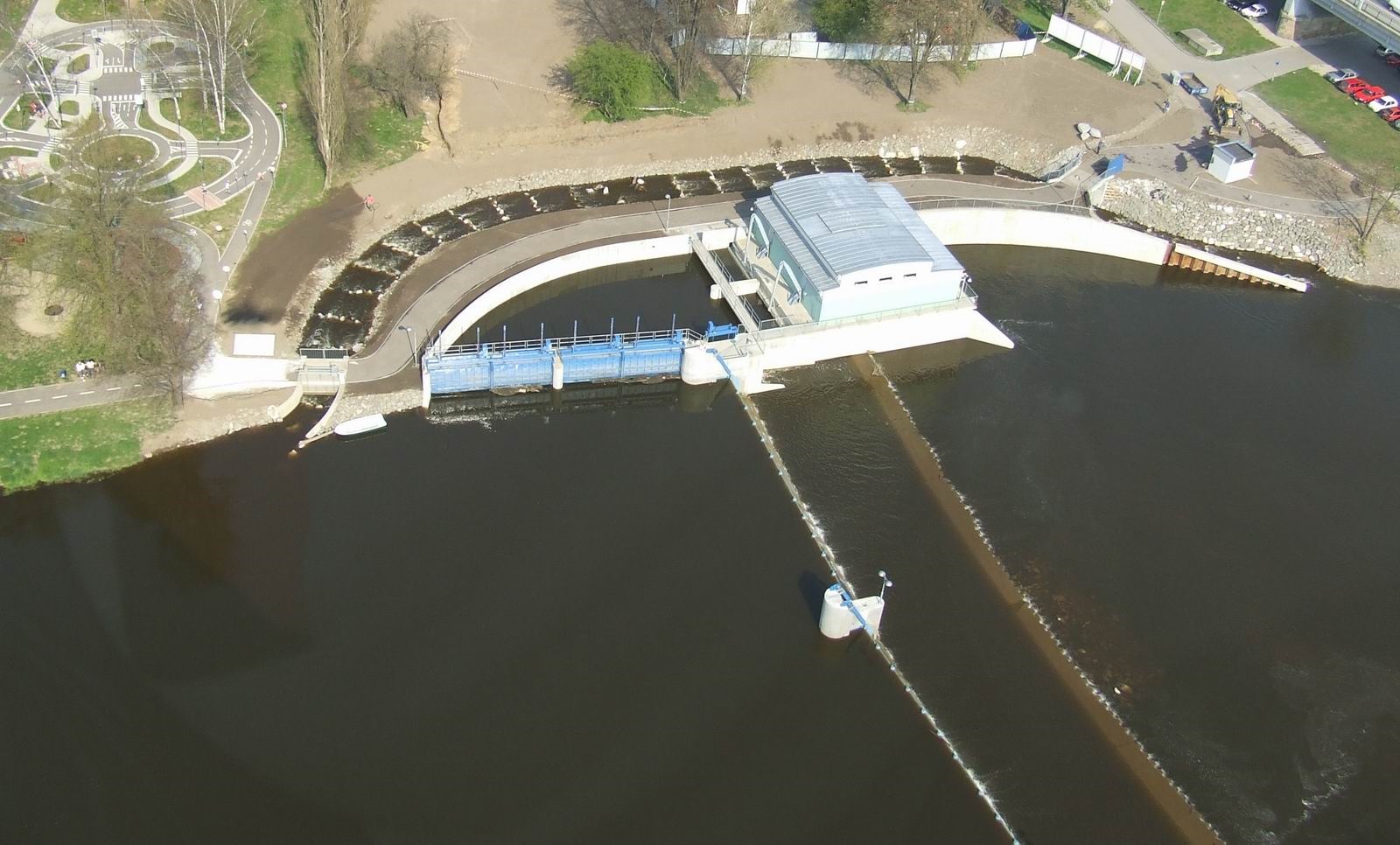 Dobře odborníky hodnocený rybí přechod u MVE na jezu Beroun.  Zdroj Cech malých vodních elektráren.